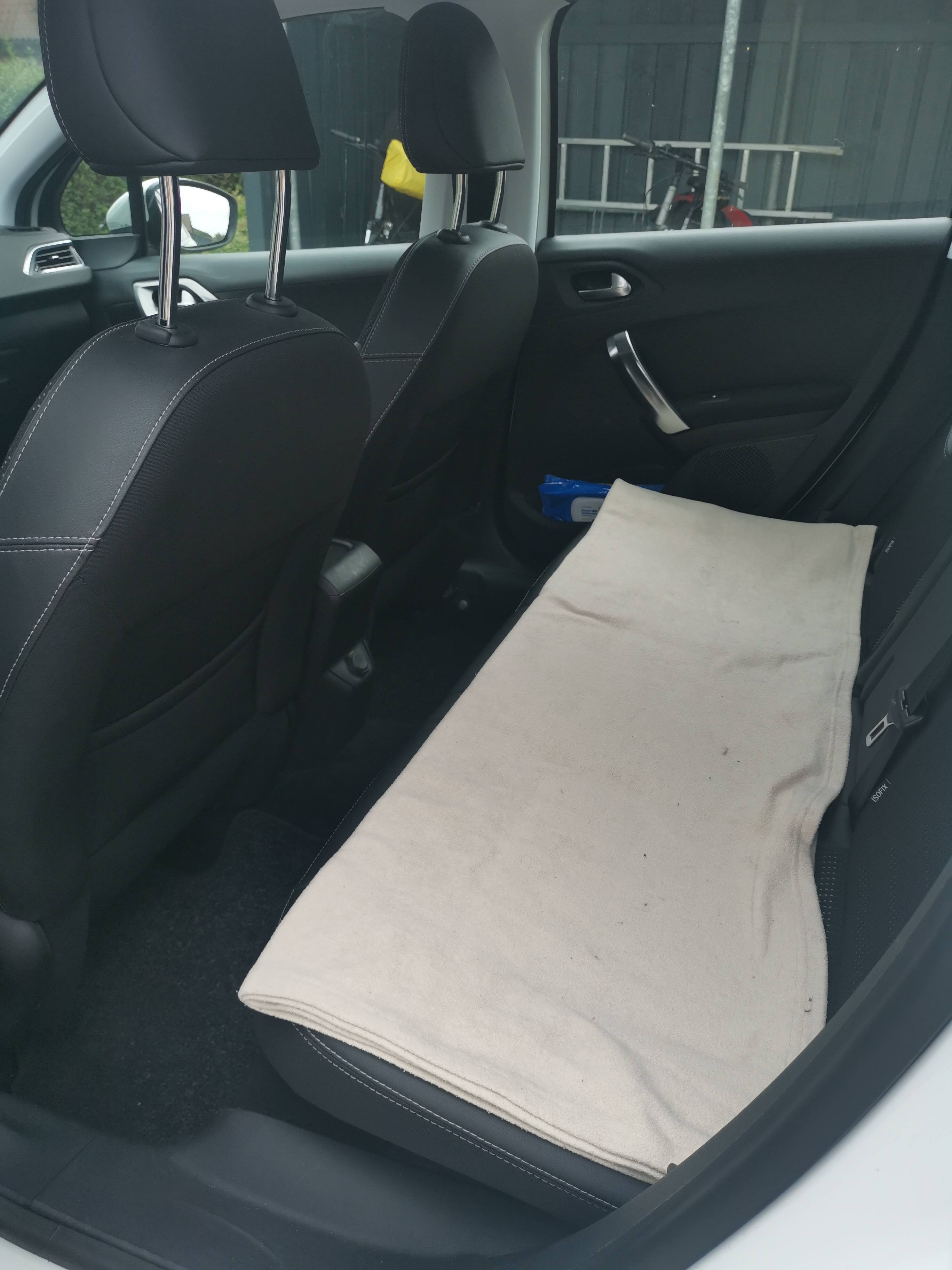 Hvid Peugeot 2008 fra 2017