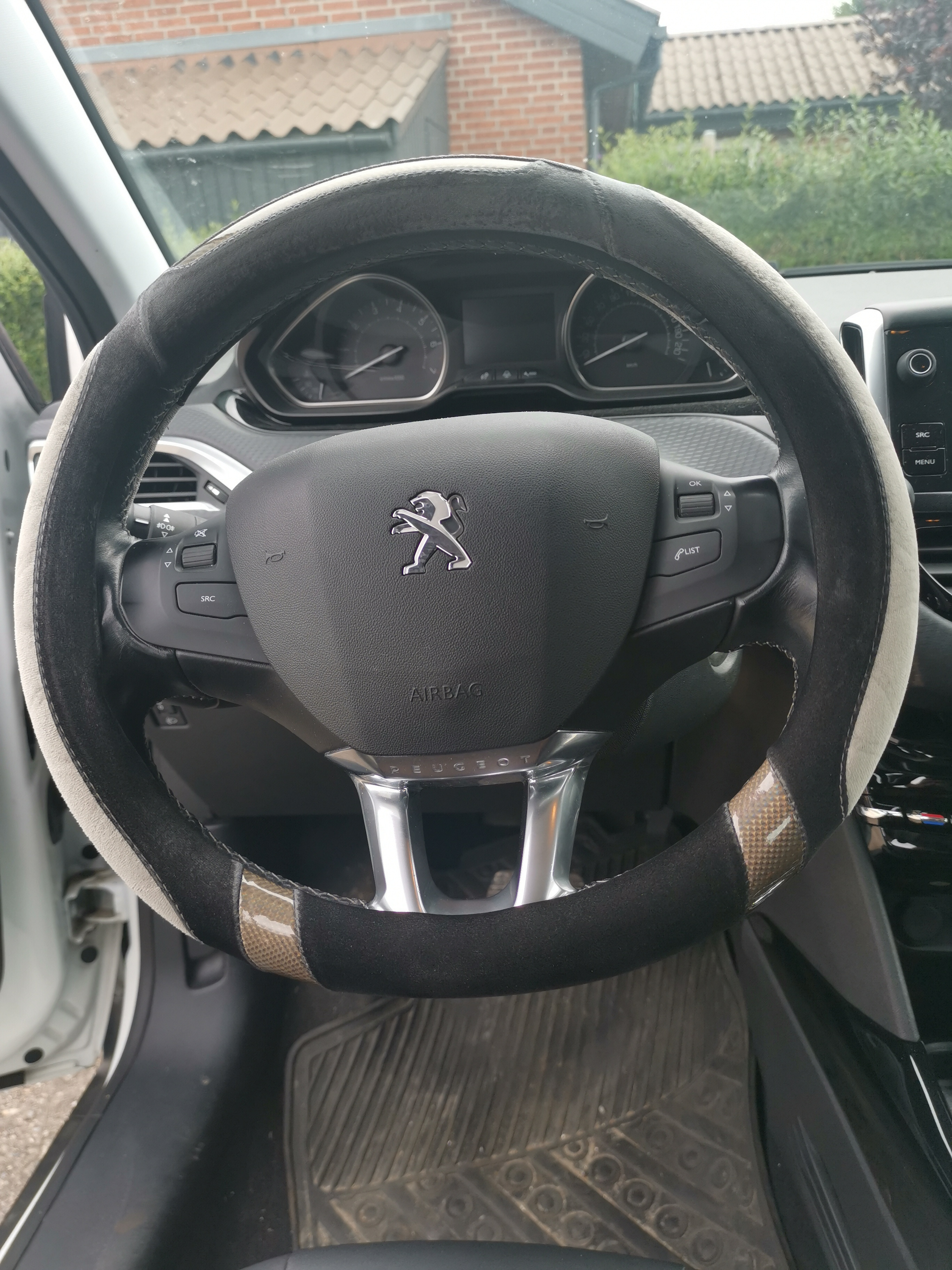 Hvid Peugeot 2008 fra 2017