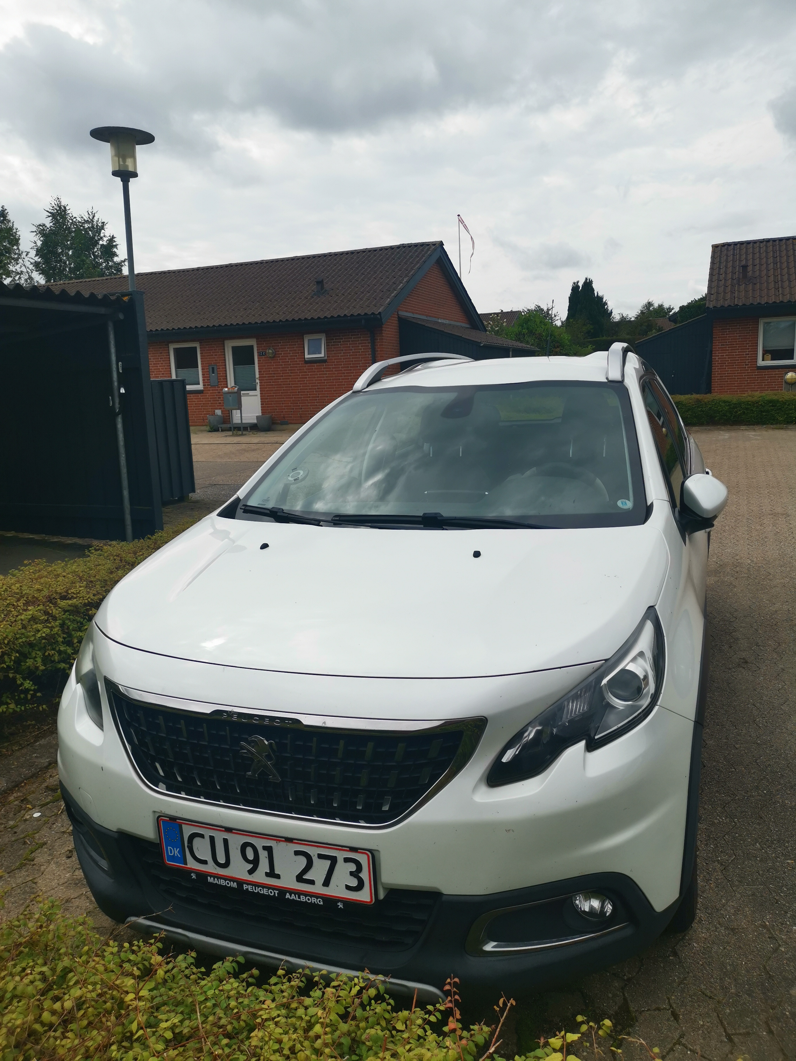 Hvid Peugeot 2008 fra 2017