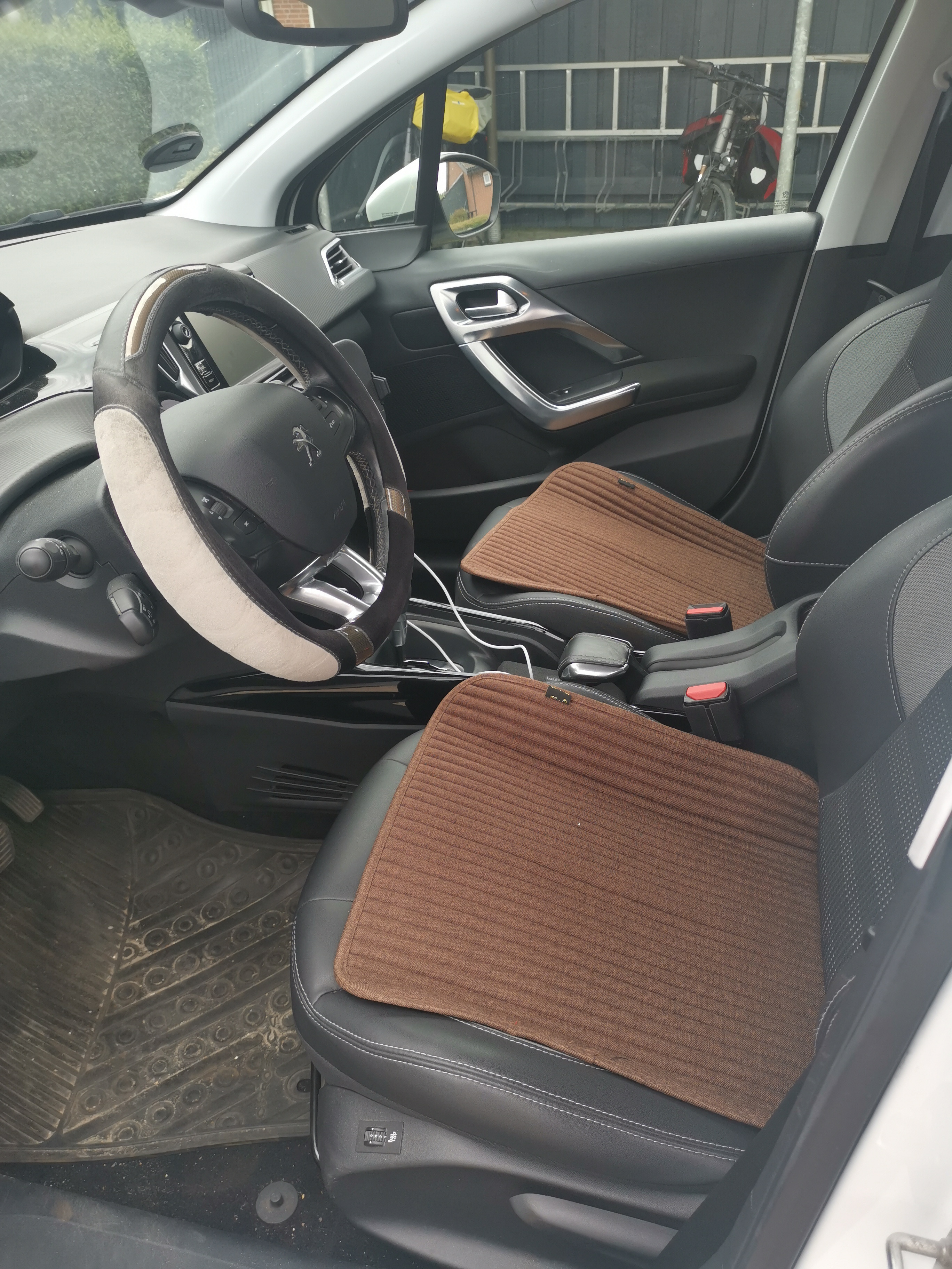 Hvid Peugeot 2008 fra 2017