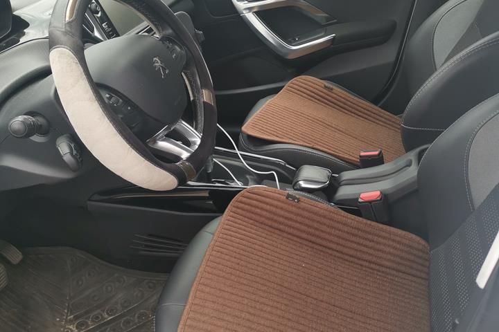 Hvid Peugeot 2008 fra 2017