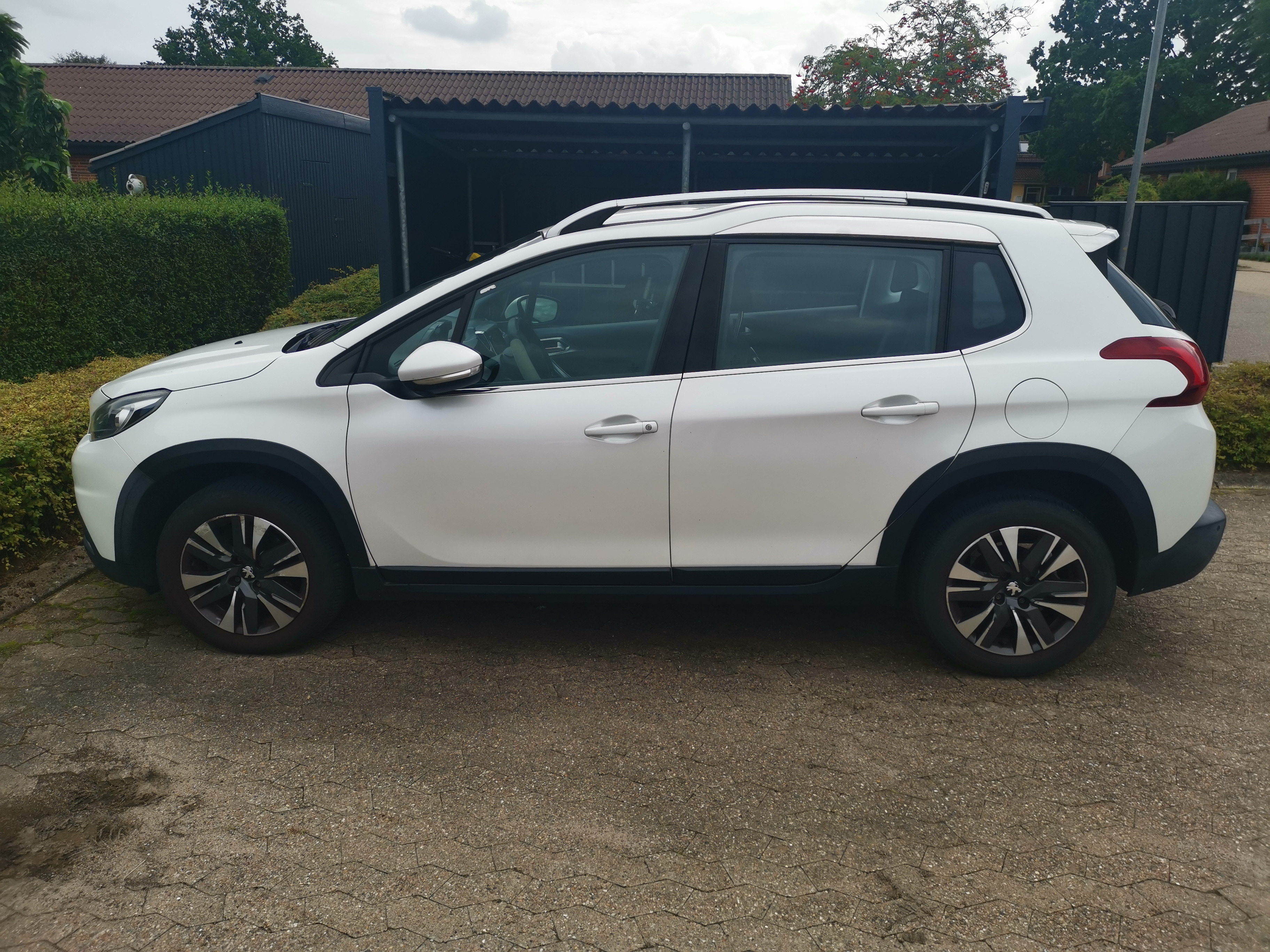 Peugeot 2008 1,2 e-THP 110 hk Crossover EAT6