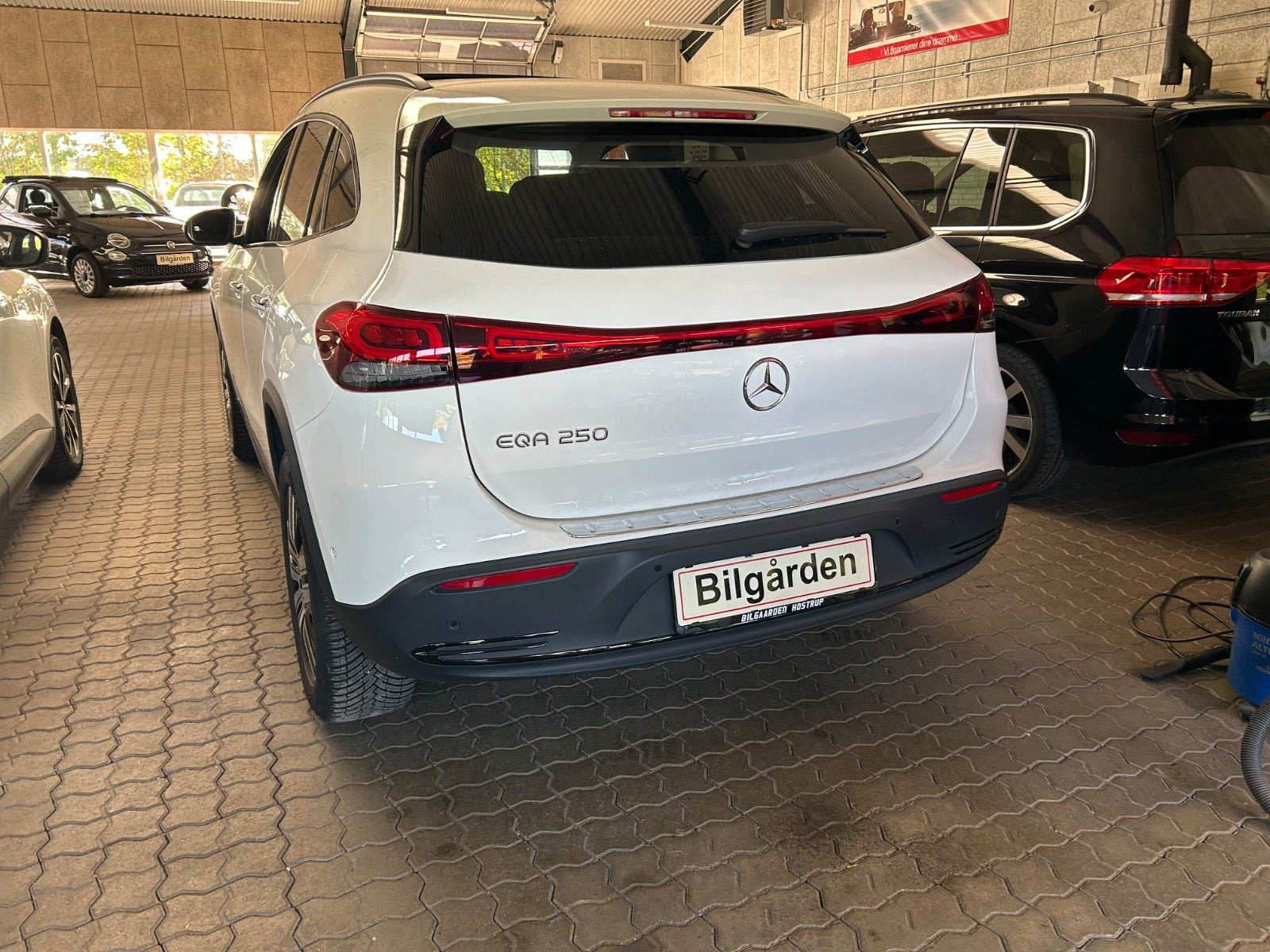 Hvid Mercedes EQA250 fra 2023