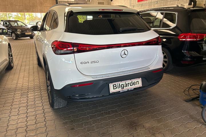 Hvid Mercedes EQA250 fra 2023