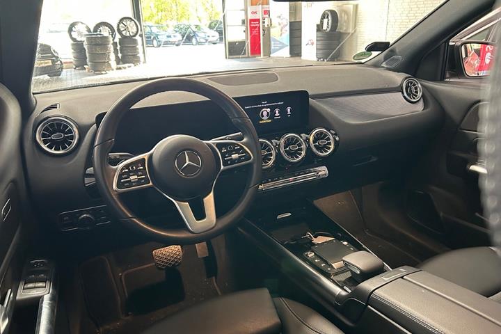 Hvid Mercedes EQA250 fra 2023