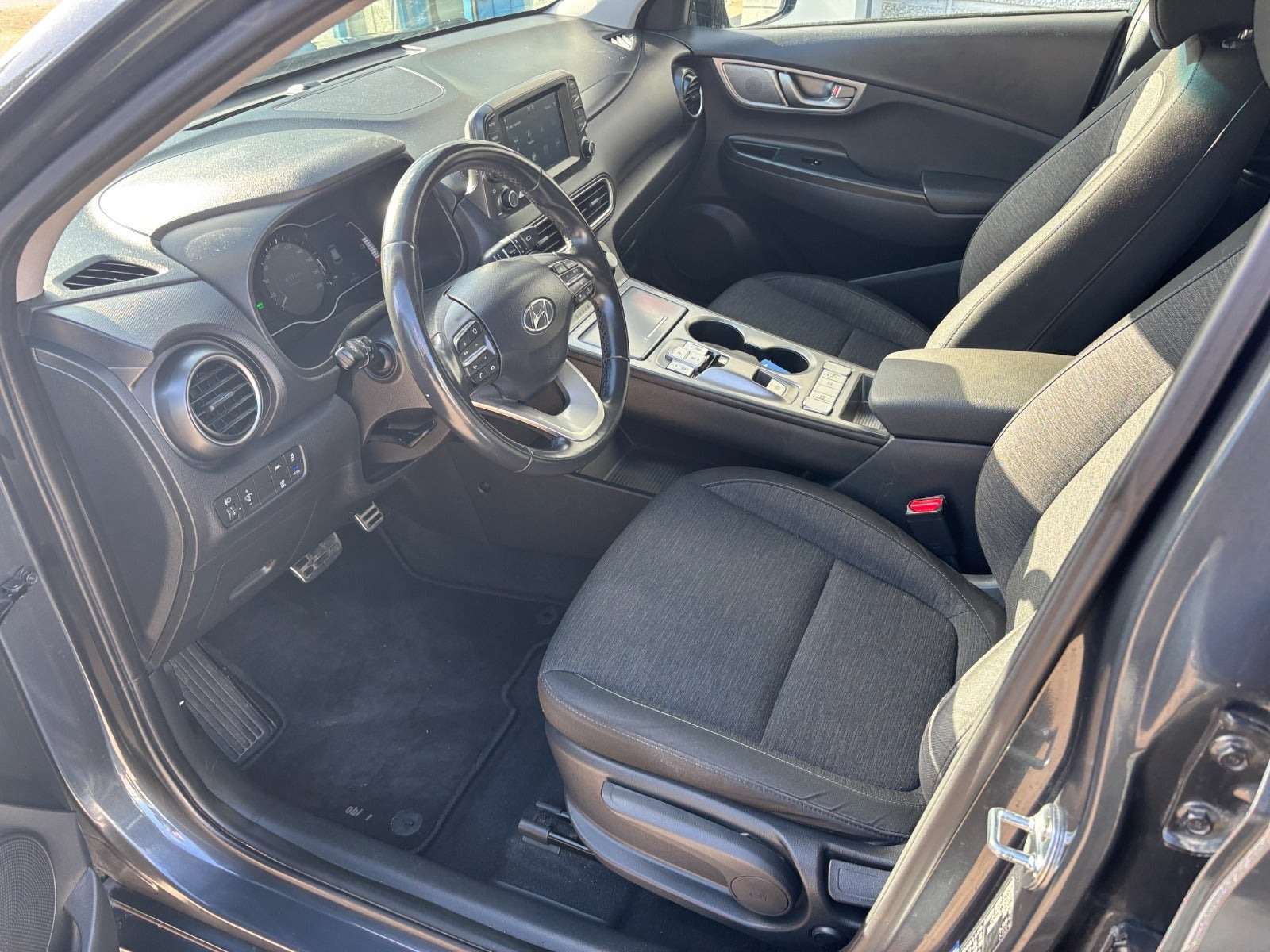 Grå Hyundai Kona fra 2020