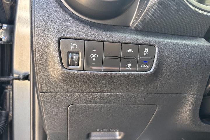 Grå Hyundai Kona fra 2020