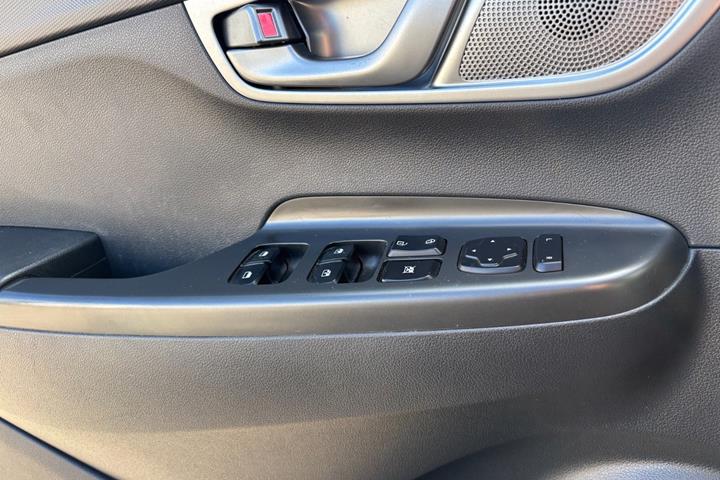 Grå Hyundai Kona fra 2020