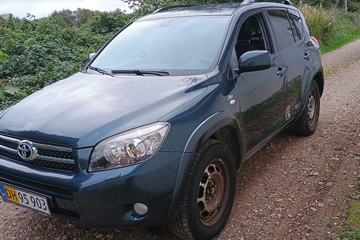 Blå Toyota RAV4 fra 2006