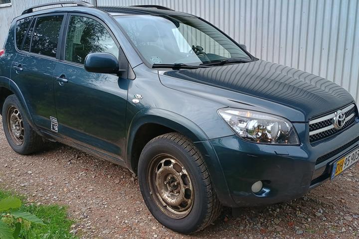 Blå Toyota RAV4 fra 2006