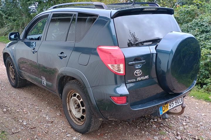 Blå Toyota RAV4 fra 2006