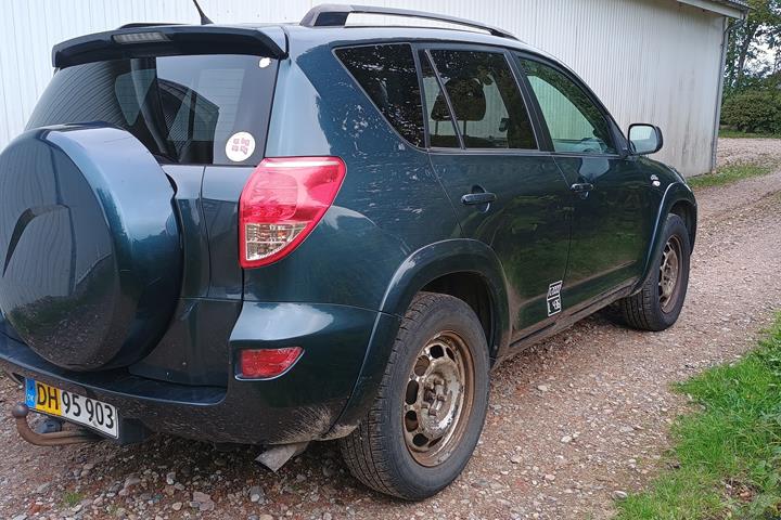 Blå Toyota RAV4 fra 2006