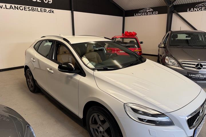 Hvid Volvo V40 CC fra 2018