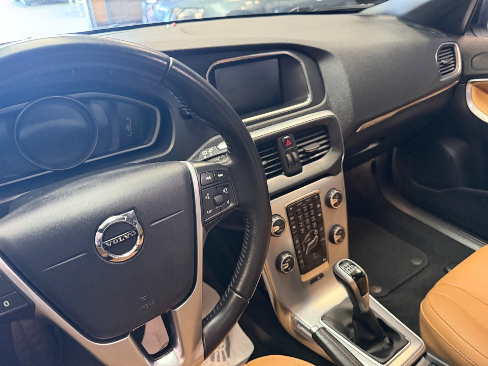 Hvid Volvo V40 CC fra 2018