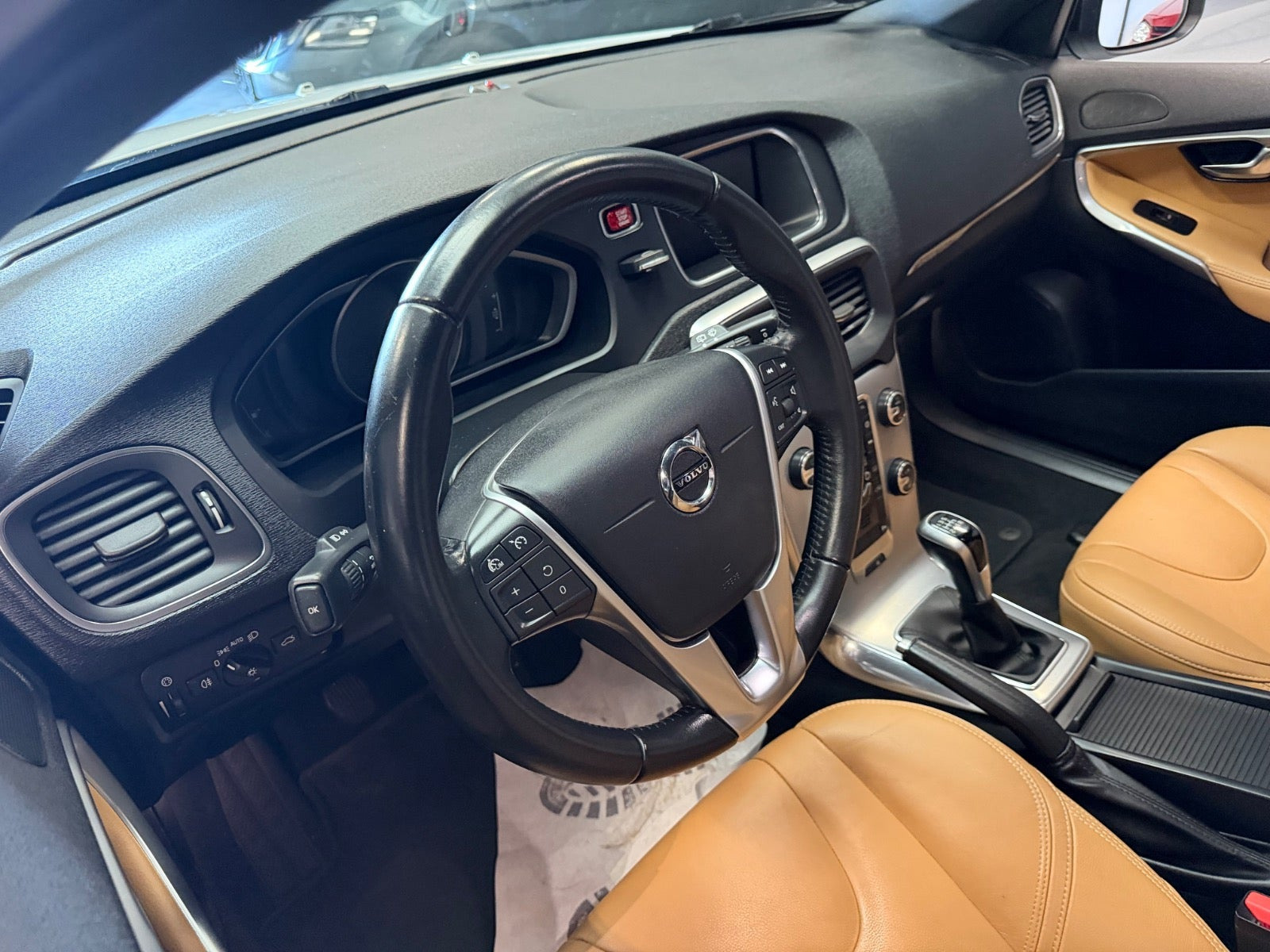 Hvid Volvo V40 CC fra 2018