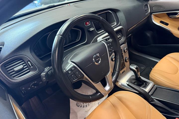 Hvid Volvo V40 CC fra 2018