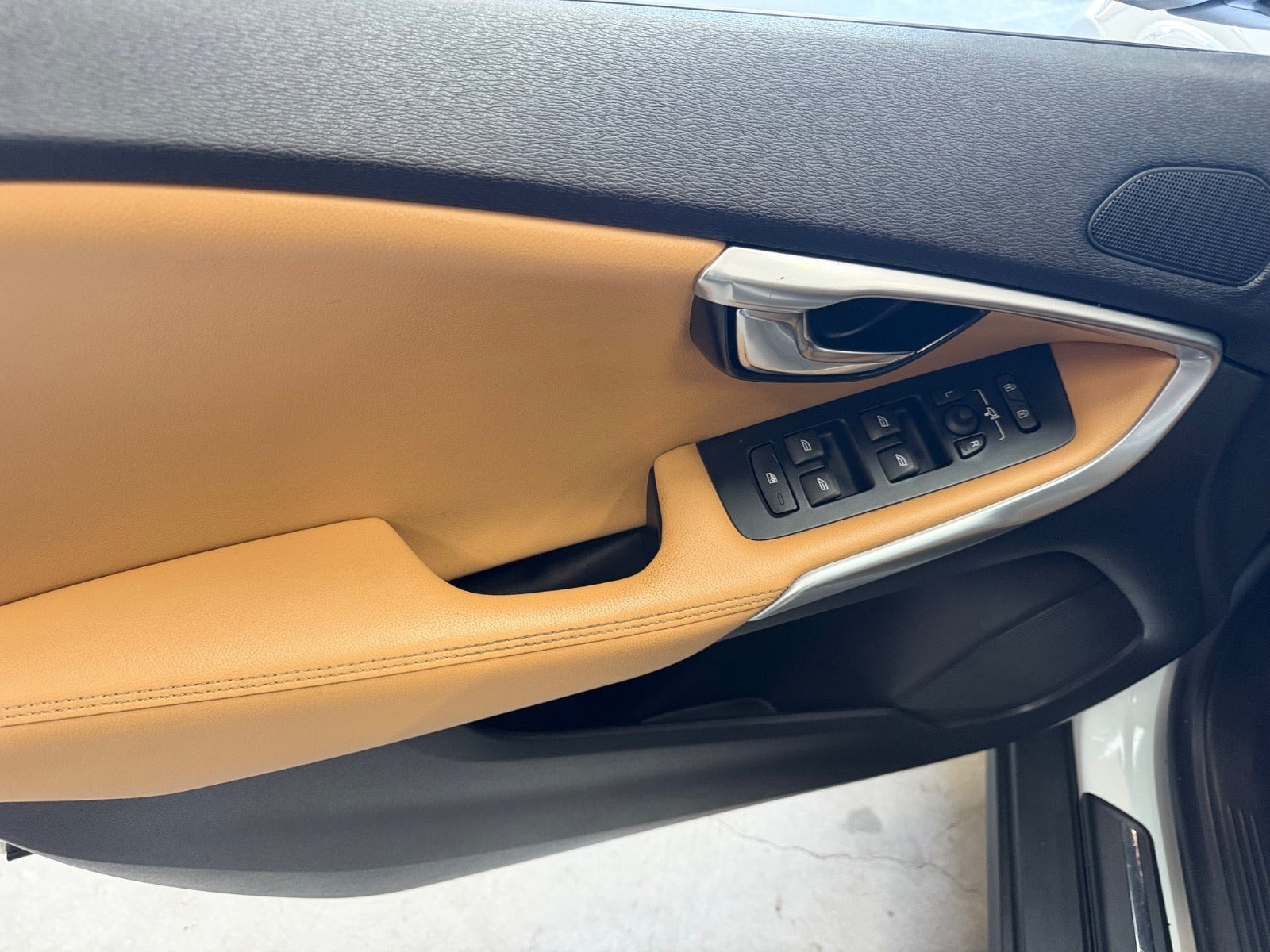 Hvid Volvo V40 CC fra 2018