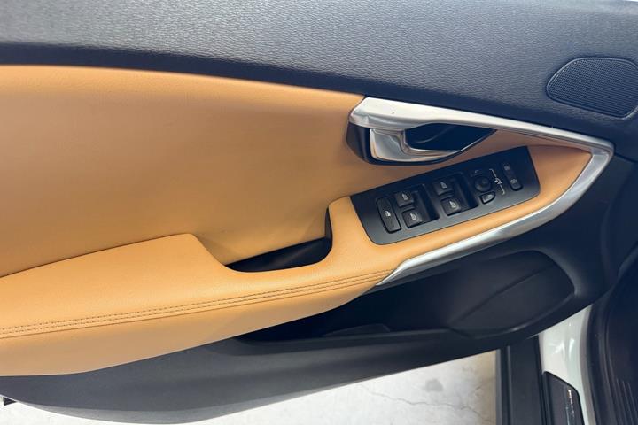 Hvid Volvo V40 CC fra 2018