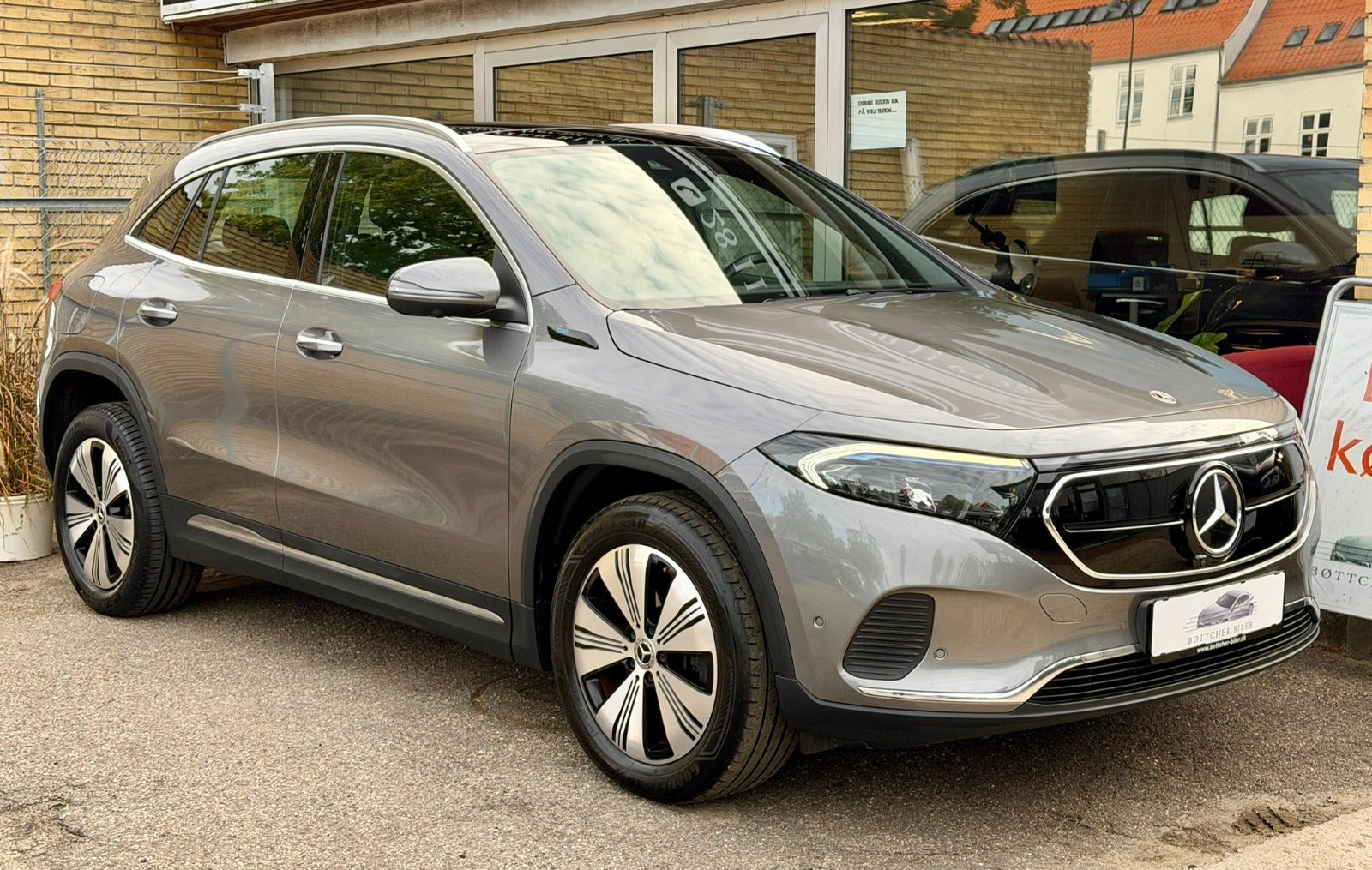 Grå Mercedes EQA250 fra 2022