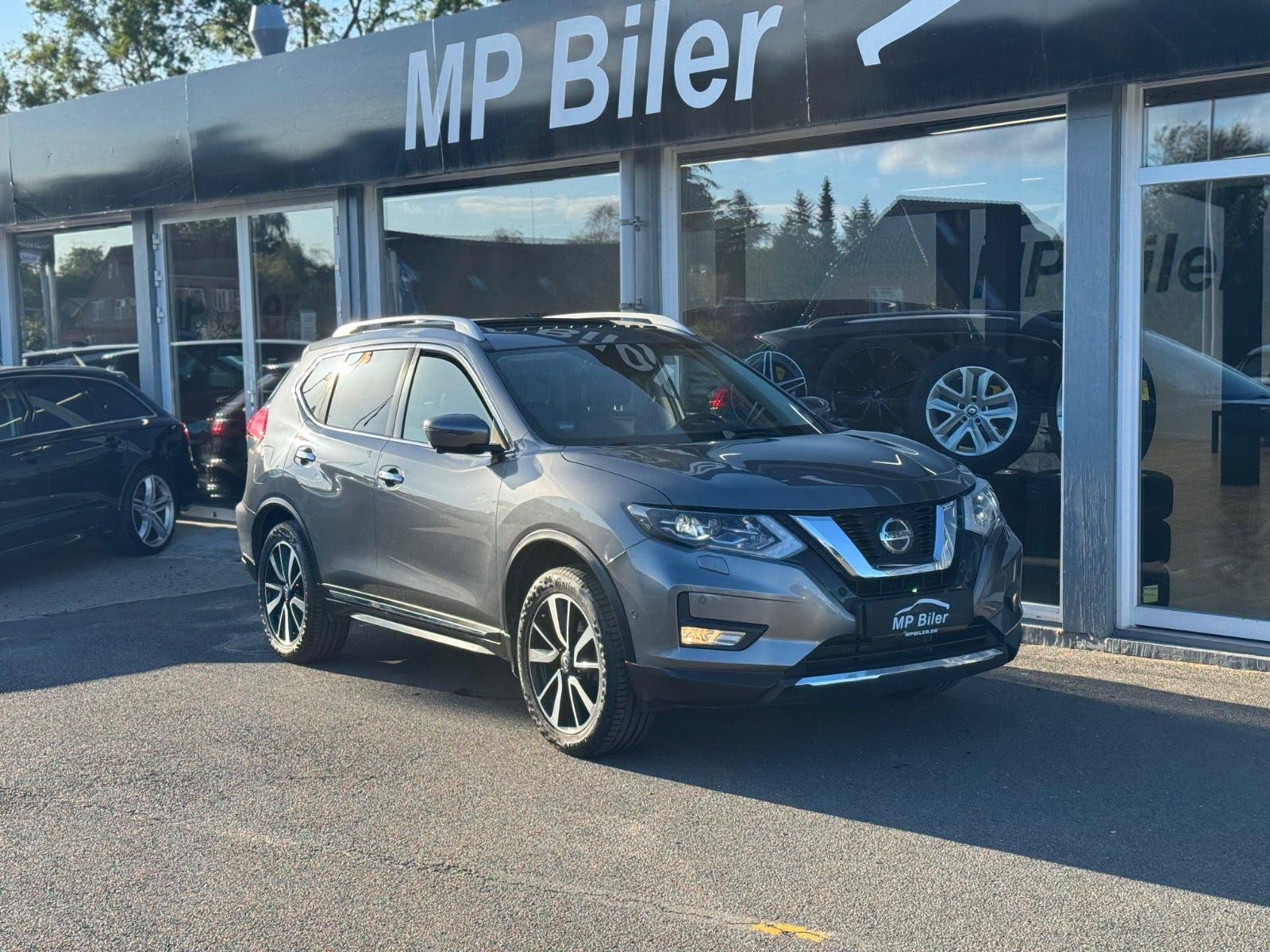 Grå Nissan X-Trail fra 2020