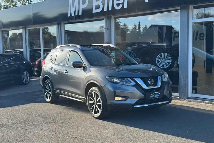 Grå Nissan X-Trail fra 2020