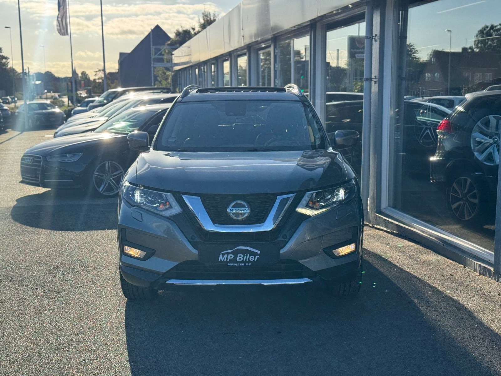 Grå Nissan X-Trail fra 2020