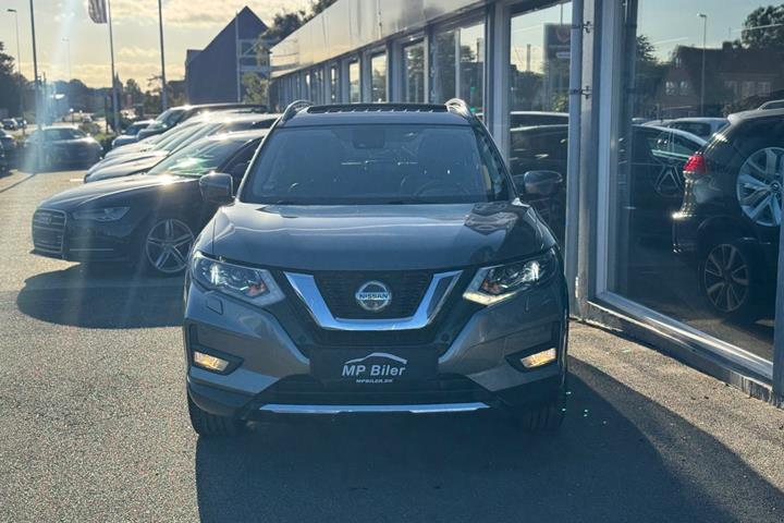 Grå Nissan X-Trail fra 2020
