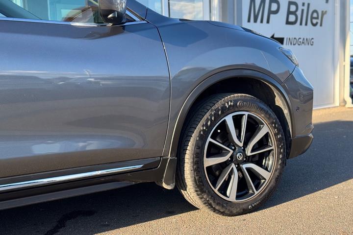Grå Nissan X-Trail fra 2020