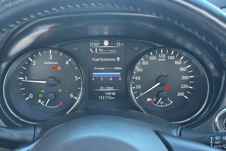 Grå Nissan X-Trail fra 2020
