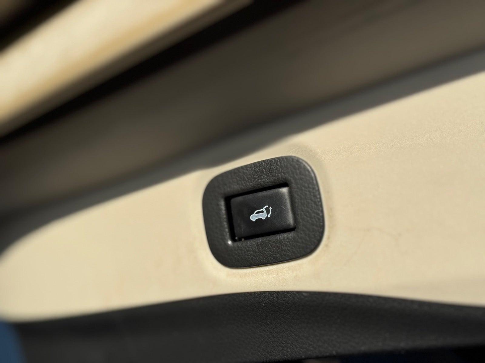 Grå Nissan X-Trail fra 2020