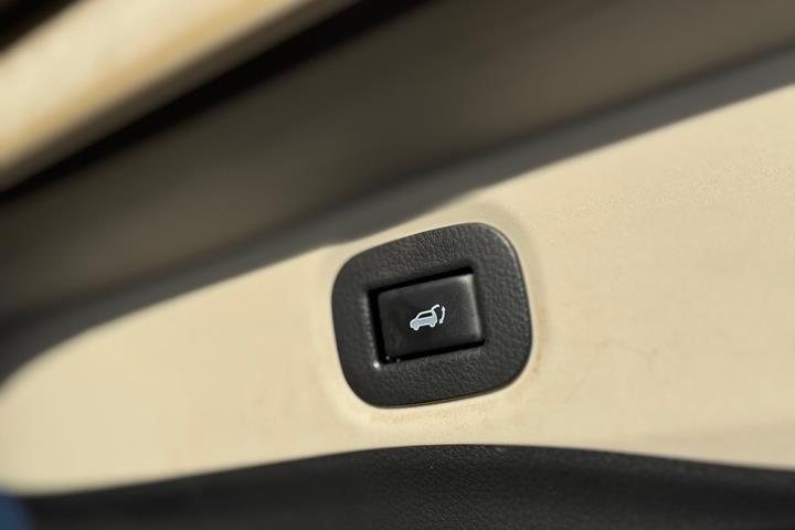 Grå Nissan X-Trail fra 2020