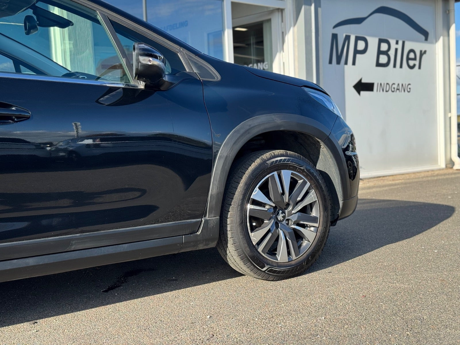 Sort Peugeot 2008 fra 2019
