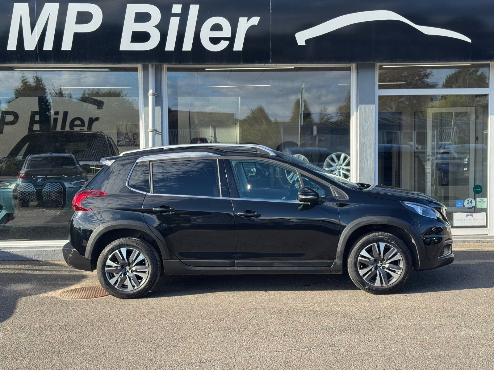 Sort Peugeot 2008 fra 2019