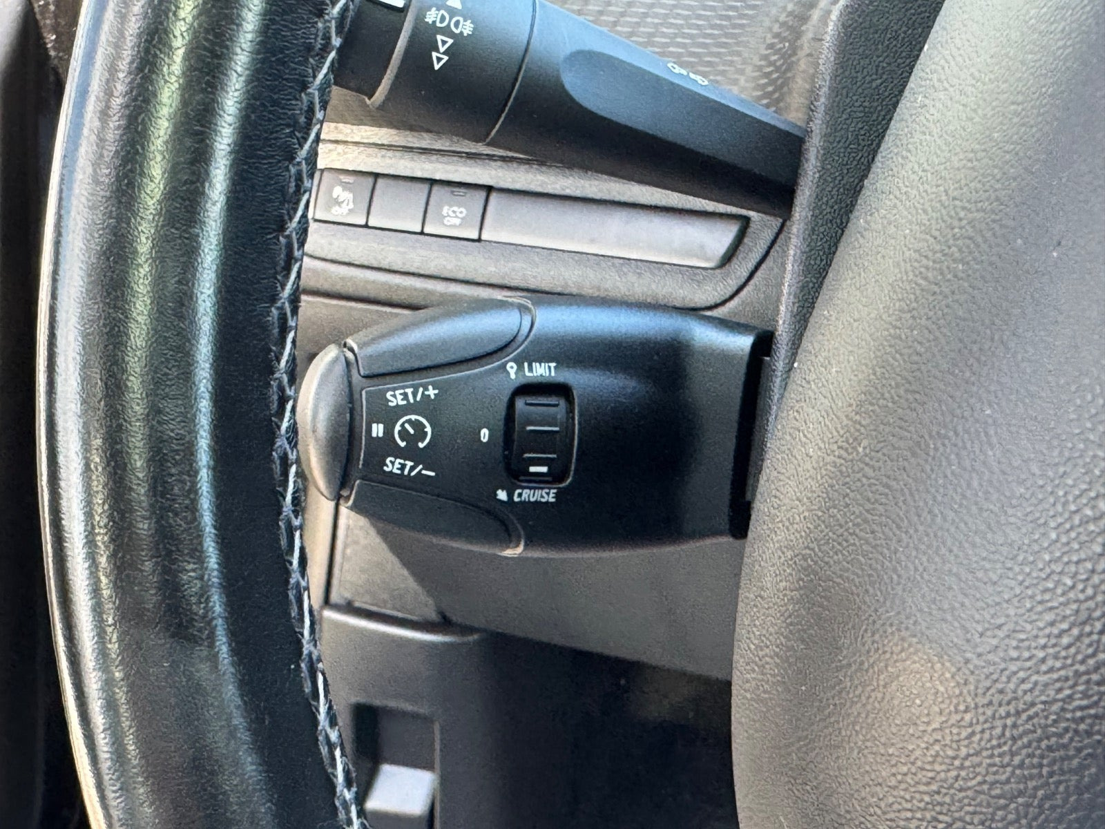 Sort Peugeot 2008 fra 2019