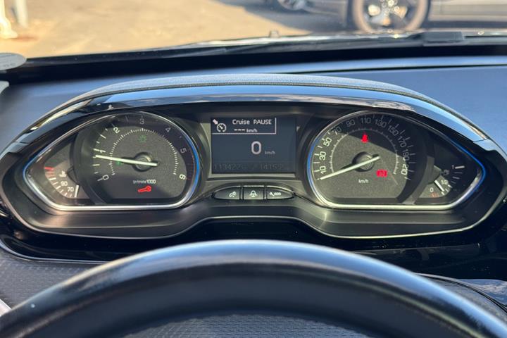 Sort Peugeot 2008 fra 2019