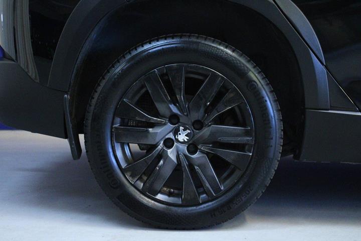 Sort Peugeot 2008 fra 2019