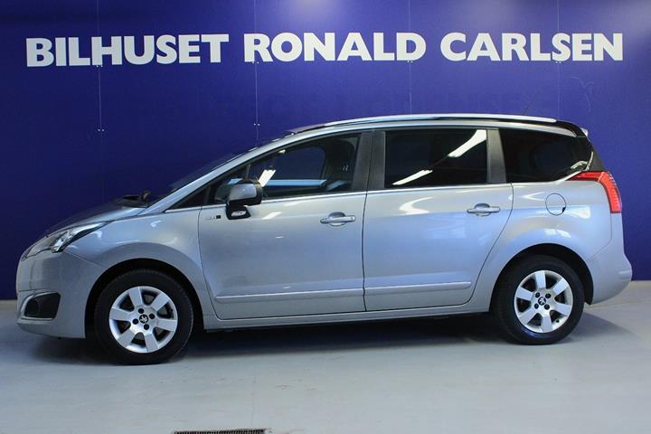 Sølv Peugeot 5008 fra 2016