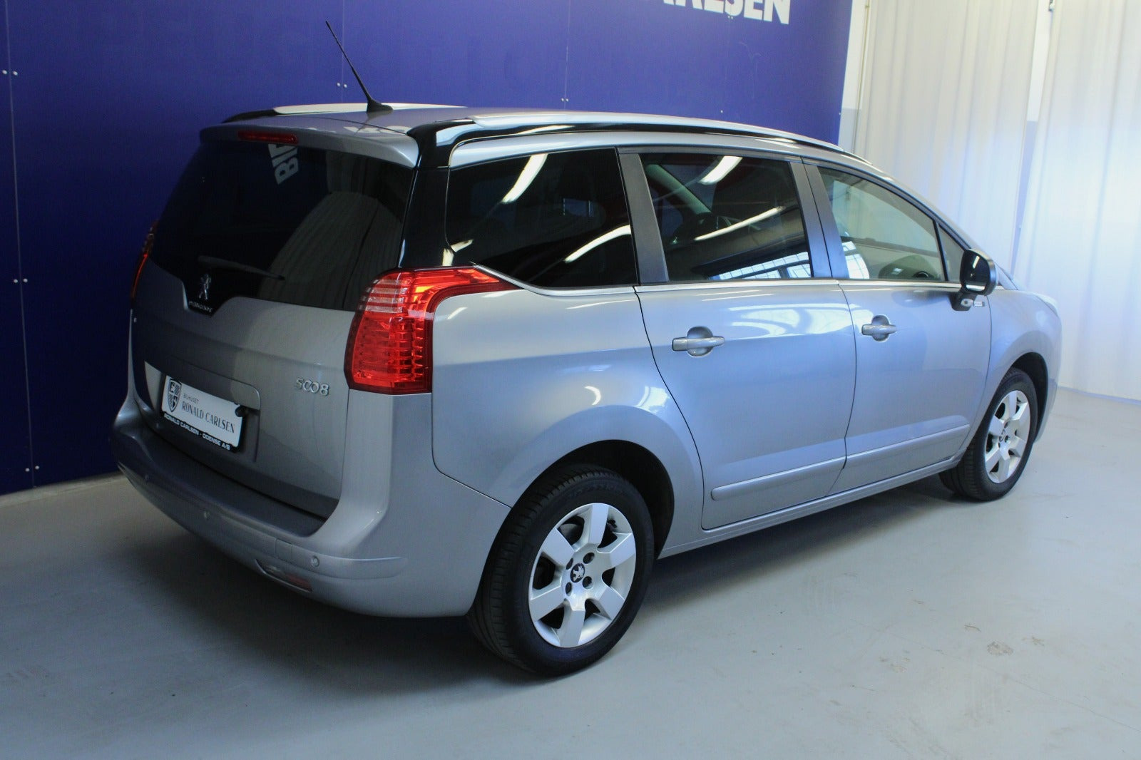 Sølv Peugeot 5008 fra 2016