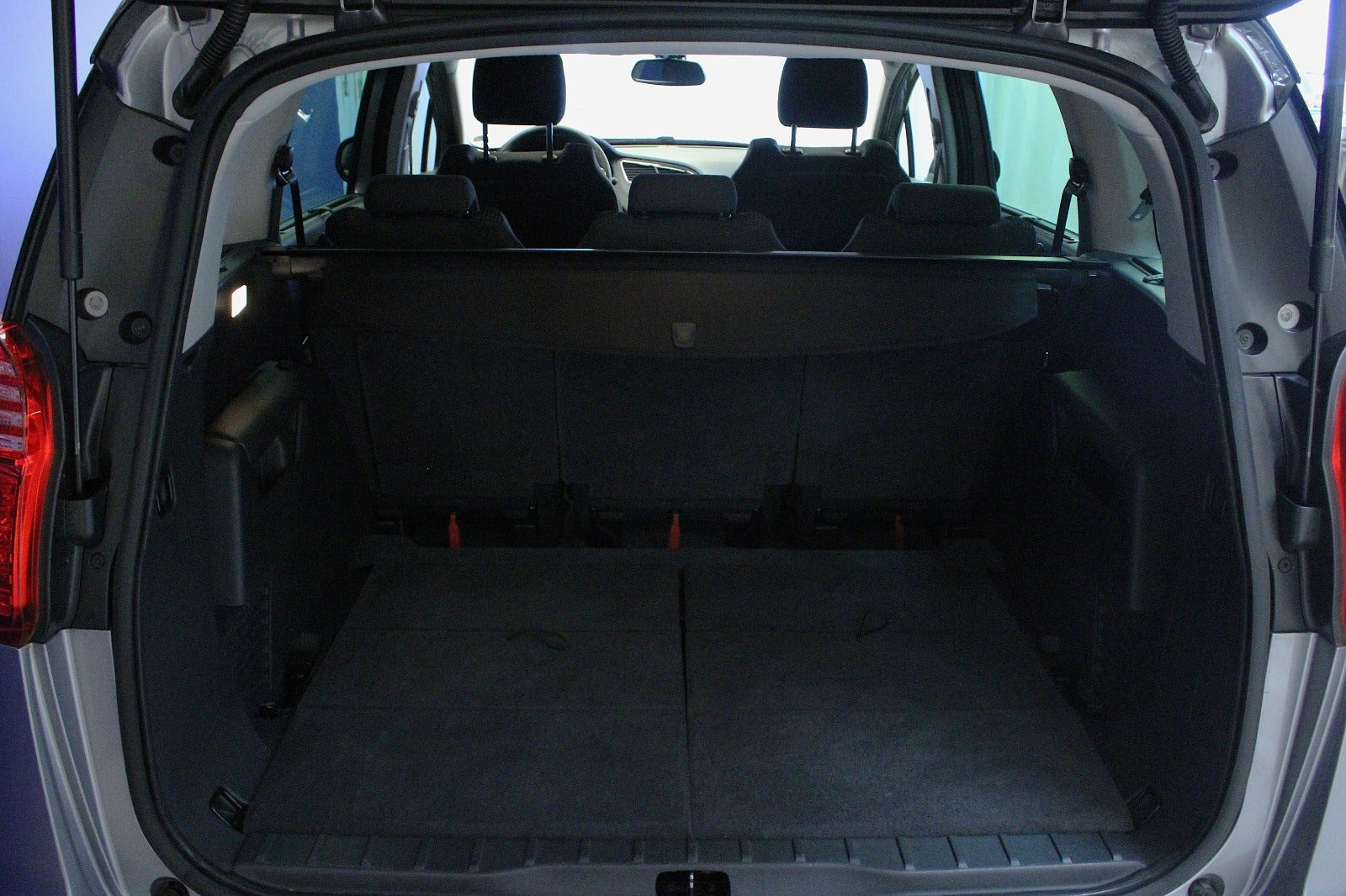 Sølv Peugeot 5008 fra 2016