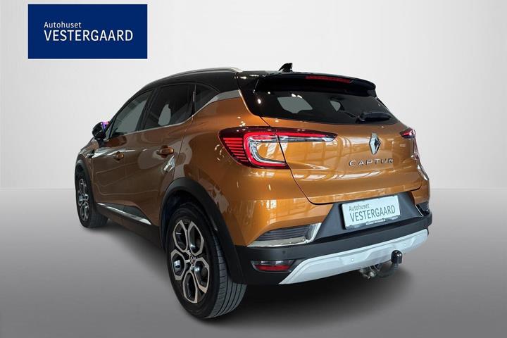 Orange Renault Captur fra 2023