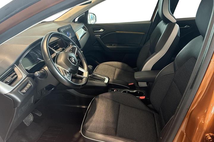 Orange Renault Captur fra 2023