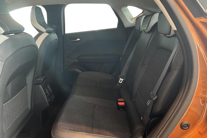Orange Renault Captur fra 2023
