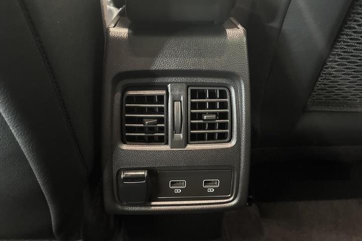 Orange Renault Captur fra 2023