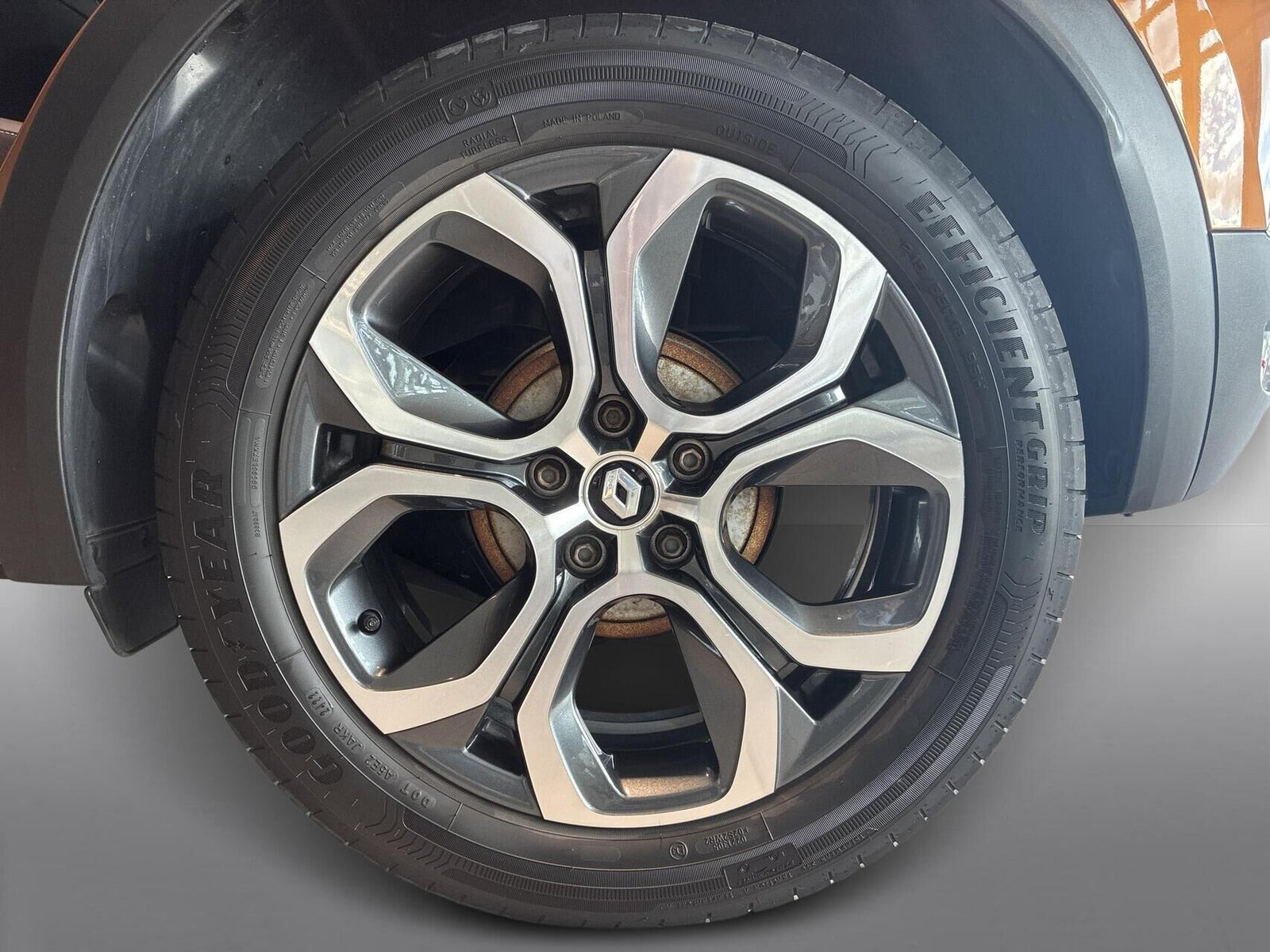 Orange Renault Captur fra 2023
