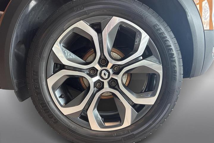 Orange Renault Captur fra 2023