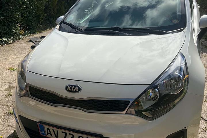 Hvid Kia Rio fra 2015