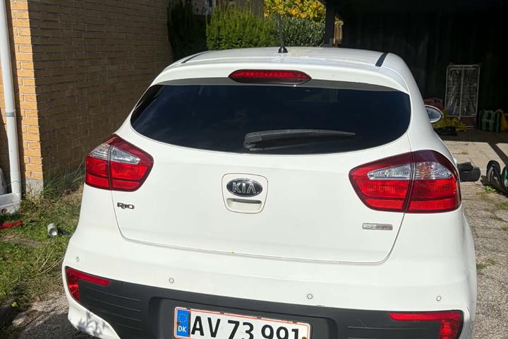 Hvid Kia Rio fra 2015