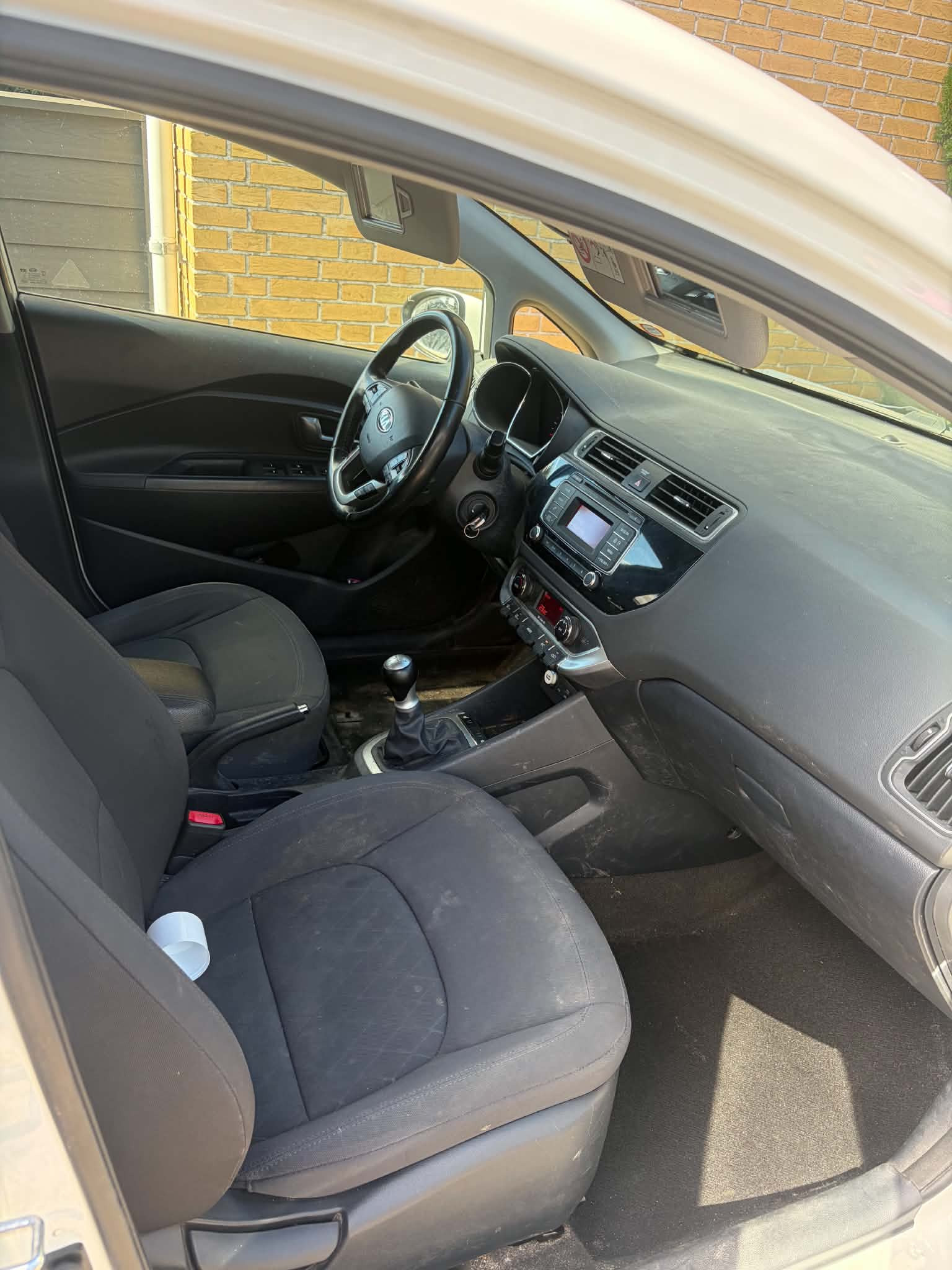 Hvid Kia Rio fra 2015