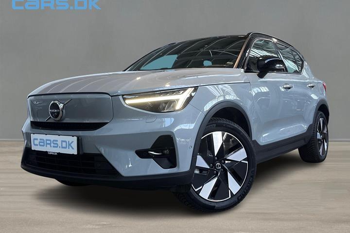 Grå Volvo XC40 fra 2023 set udefra