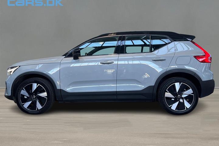 Grå Volvo XC40 fra 2023